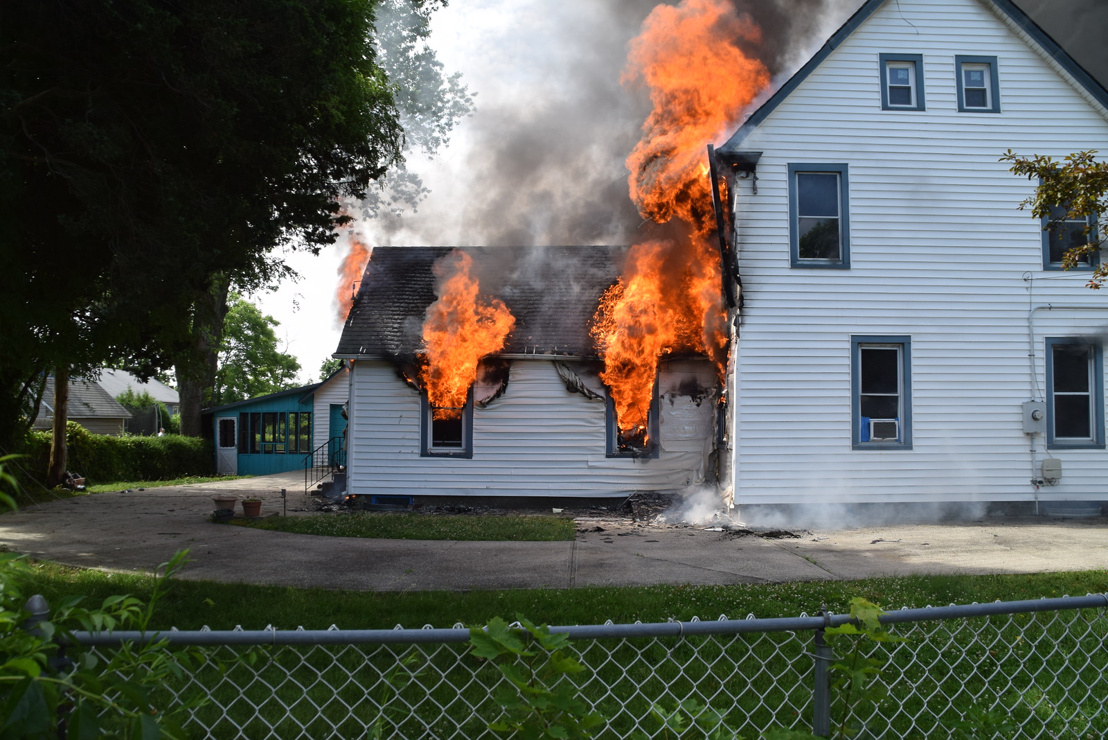 Deer Park Fire Photos Image. Ken Bradbury